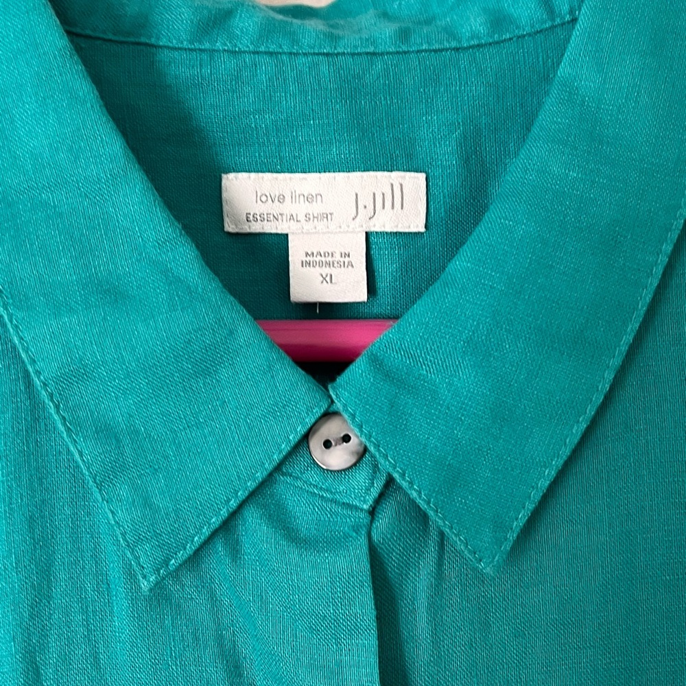100% linen blouse from J Jill.  Freshly dry cleaned. XL in excellent condition.